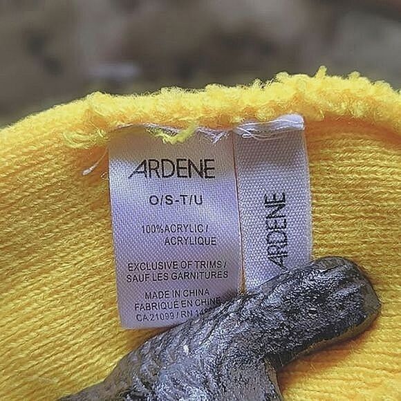 NWOT Ardene short yellow checkerboard brim toque - Picture 5 of 7